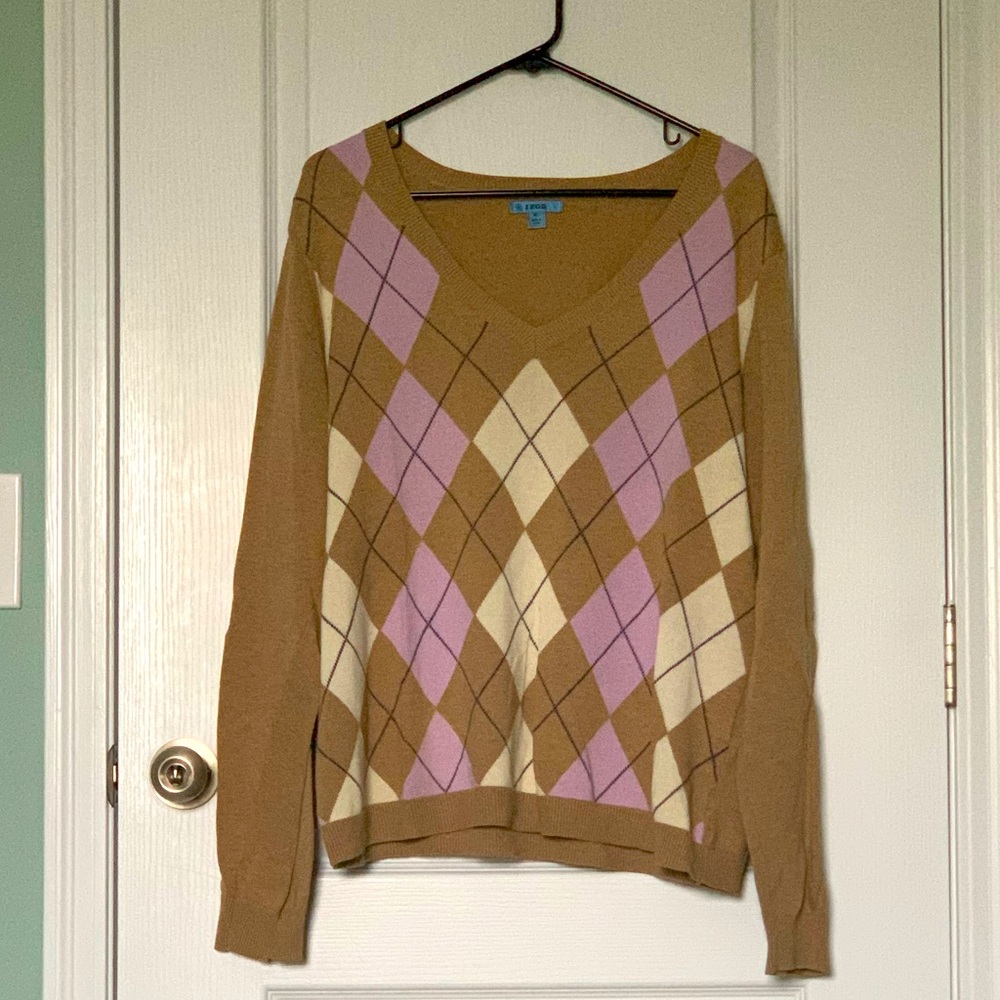 Izod argyle vneck sweater size XL.